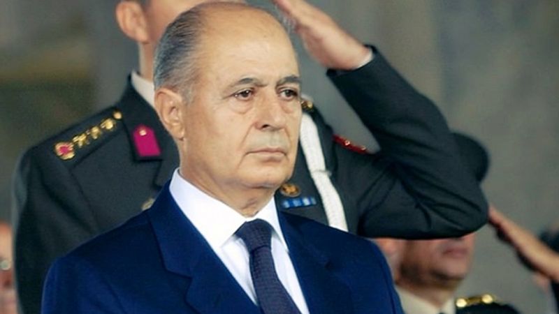 Ahmet Necdet Sezer'den 'Işıklar yanıyor' yorumu