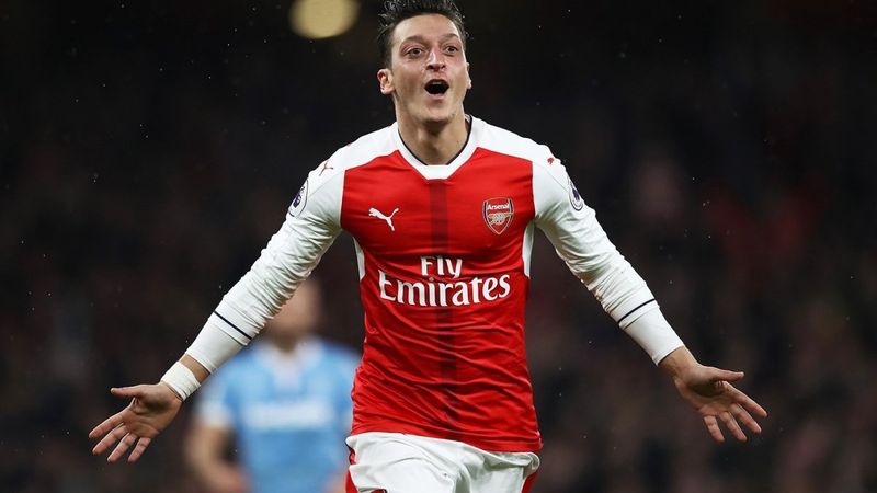 Mesut Özil’in Azerbaycan paylaşımı, Alman basınını rahatsız etti