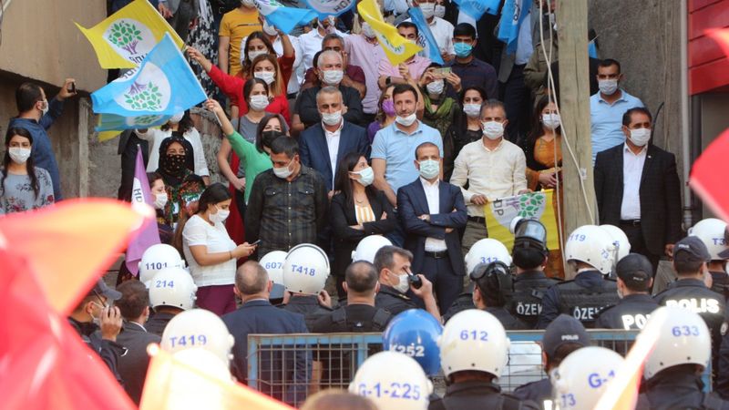 HDP'li milletvekilleri, Şırnaklı kadınların teröre tepki eylemini engellemek istedi