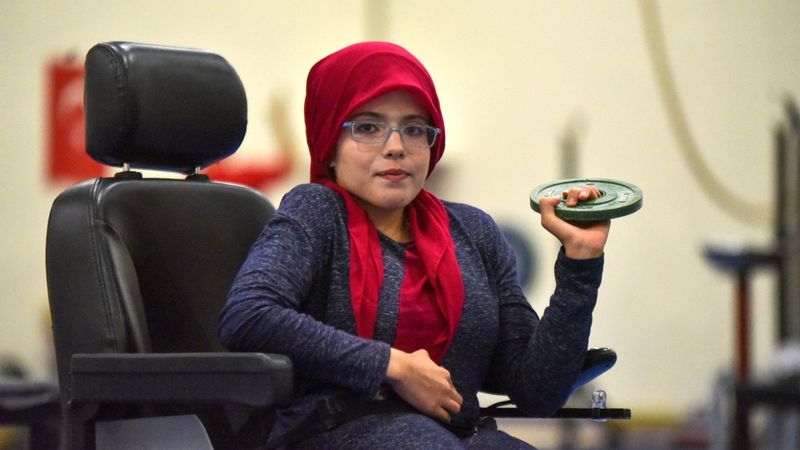 Antalya'da 'bu kız hiçbir şey başaramaz' diyenlere inat şampiyon oldu