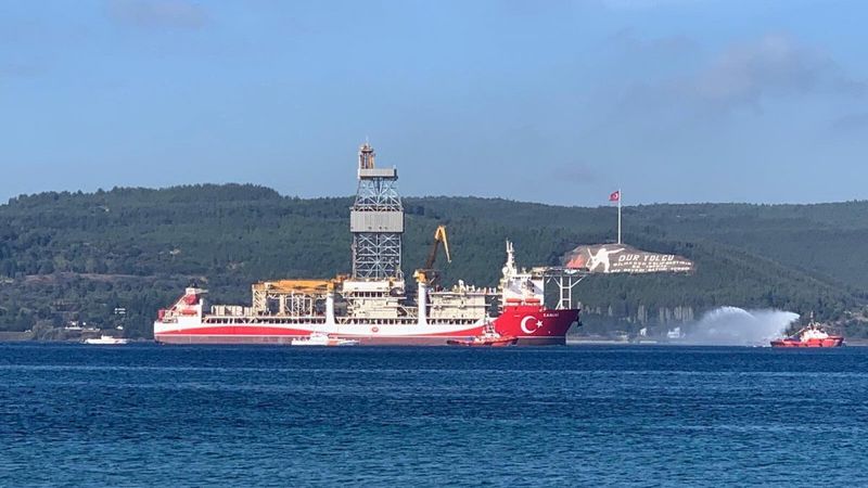 MSB: Kanuni'ye Deniz Kuvvetlerimize ait gemiler eşlik ediyor