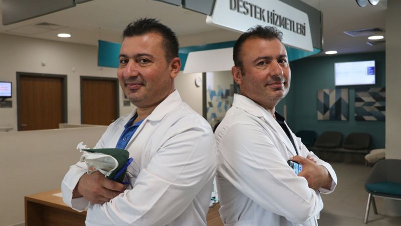 Adanalı tek yumurta ikizi doktorlar