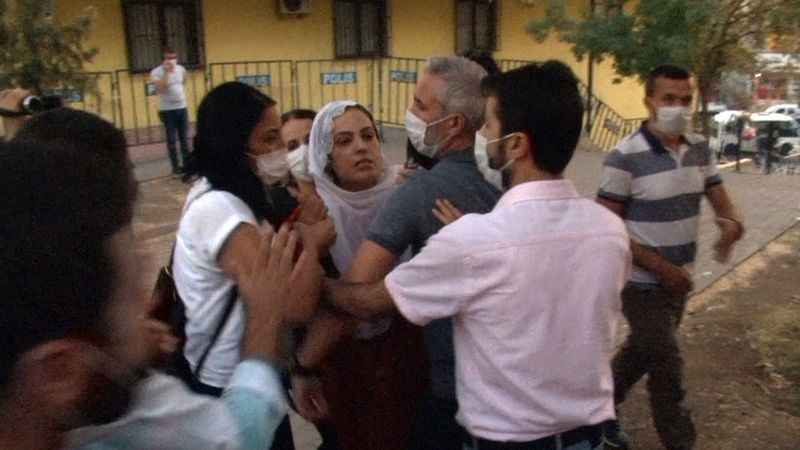 HDP’li vekil Remziye Tosun, evlat nöbetindeki ailelere hakaret etti