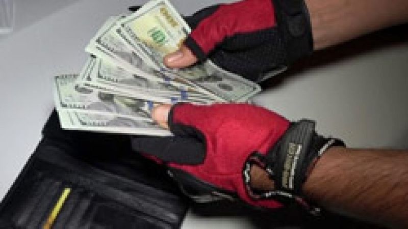 Antalya'da Kırgızistanlı 2 kişi, sahte dolar ve uyuşturucu ile yakalandı