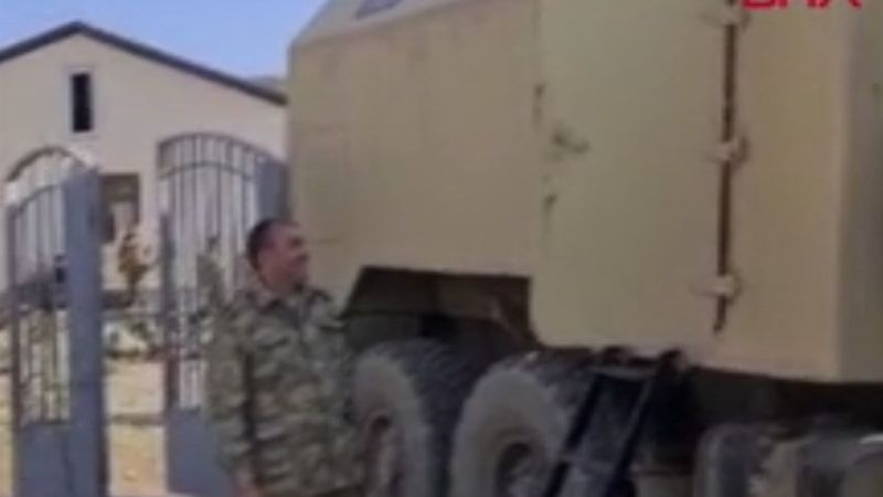 Dağlık Karabağ'da ezan sesini duyan asker