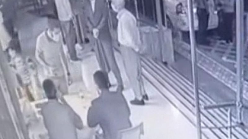 Düğünde sahte çeyrek altın taktı, gerçeğini alıp ortadan kayboldu