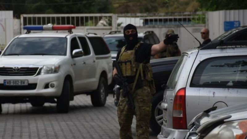 Gürcistan'da banka soygununda rehine krizi