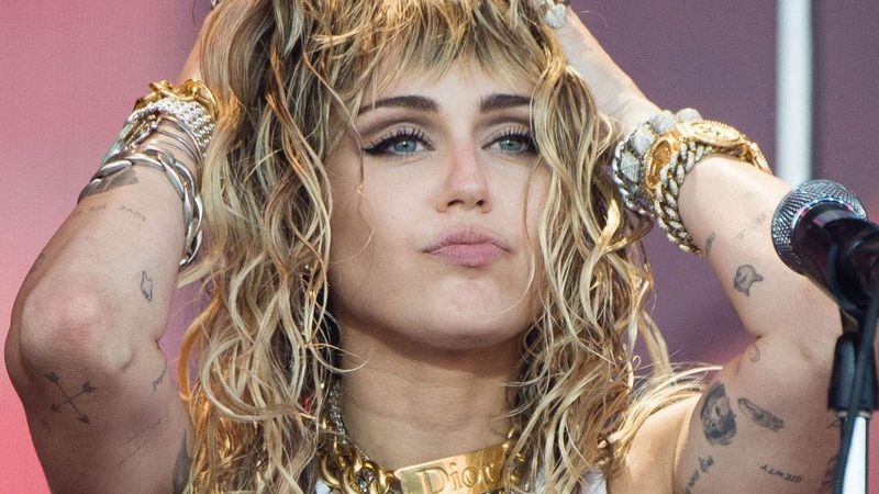 Miley Cyrus: Ufolar tarafından kovalandım