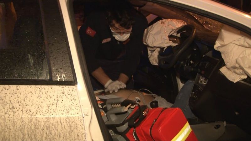 Ankara'da iki araç kafa kafaya çarpıştı: 1’i ağır 5 yaralı