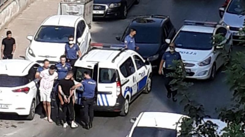 Mersin'de terörden aranan şüpheli, otomobilden çıktı