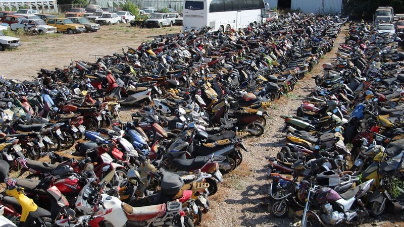 Antalya’da yediemin otoparkları pandemide araç mezarlığına döndü