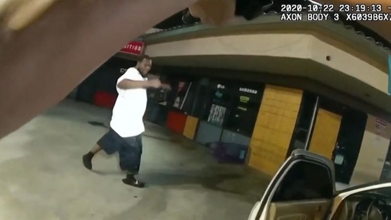 ABD polisinin siyahi vatandaşı vurma anı