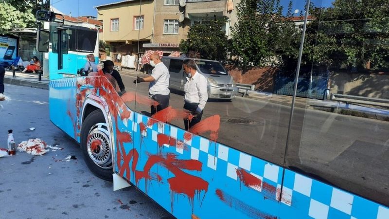 Ümraniye'de otobüse alınmayan kadın terör estirdi