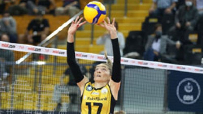 VakıfBank, file derbisinde Fenerbahçe'ye set vermedi