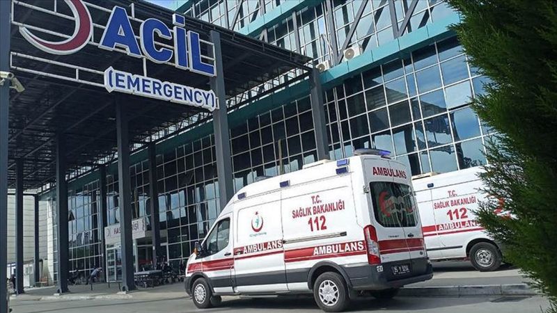 İzmir'de metil alkol zehirlenmesi şüphesiyle tedavi altına alınan kişi öldü