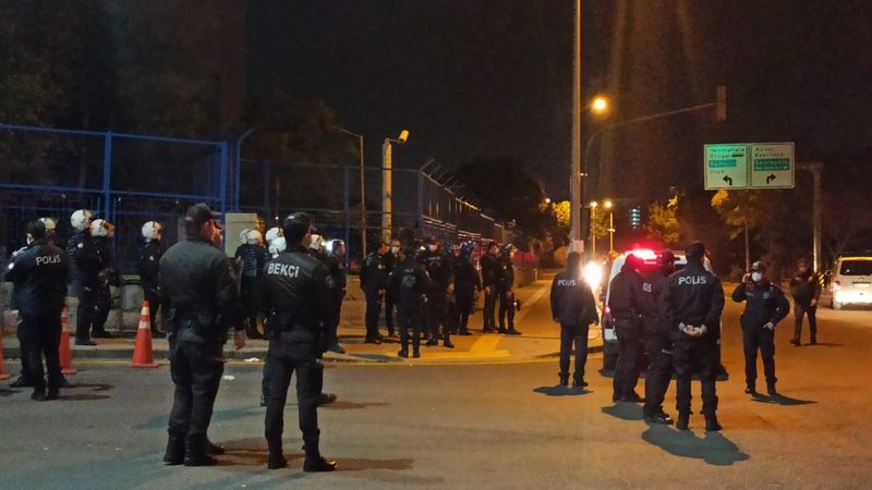 Ankara'da intihar eden gencin yakınları sağlık ve polis ekiplerine saldırdı