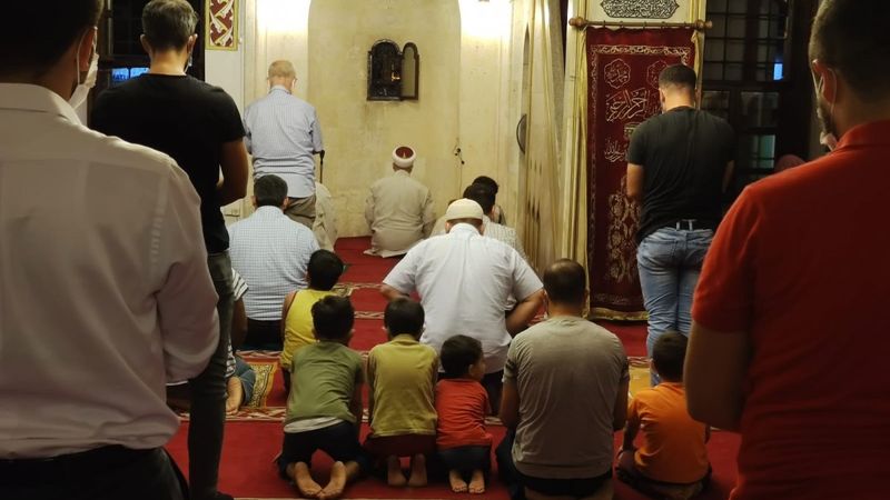 Hatay'da çocuklar kandil heyecanıyla pandemi kurallarını unuttu