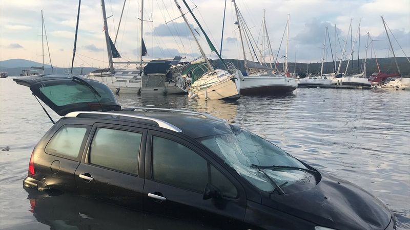 Seferihisar'da tekneler zarar gördü