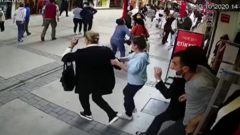 İzmir'in dört bir yanından kameralara yansıyan deprem anı görüntüleri