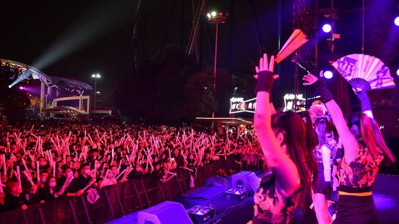 Vuhan'da Cadılar Bayramı partisi