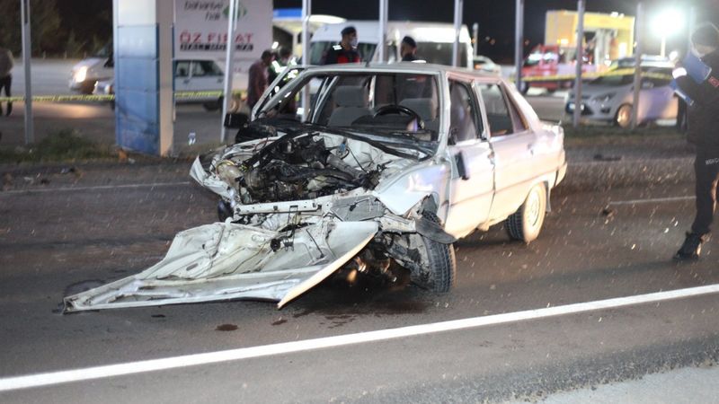 Aksaray'da iki otomobil çarpıştı: 1 ölü, 1 yaralı
