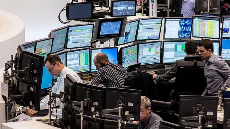 Küresel piyasalar yoğun haber ve veri gündemine odaklandı