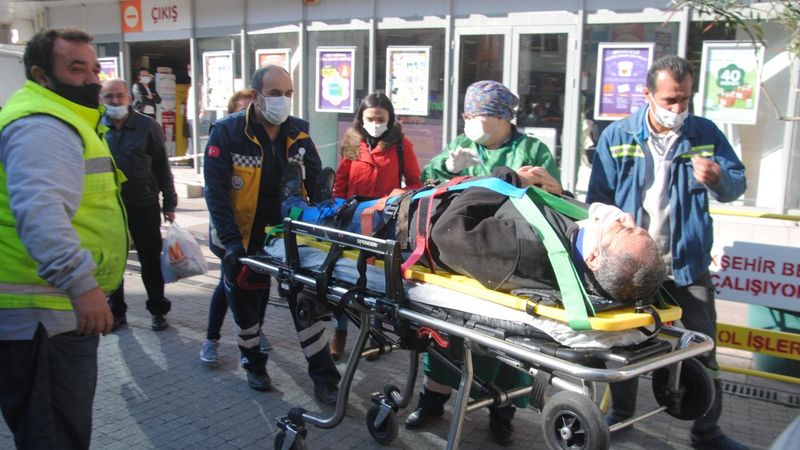 Eskişehir'de başına tahta parçası düşen kişi ağır yaralandı