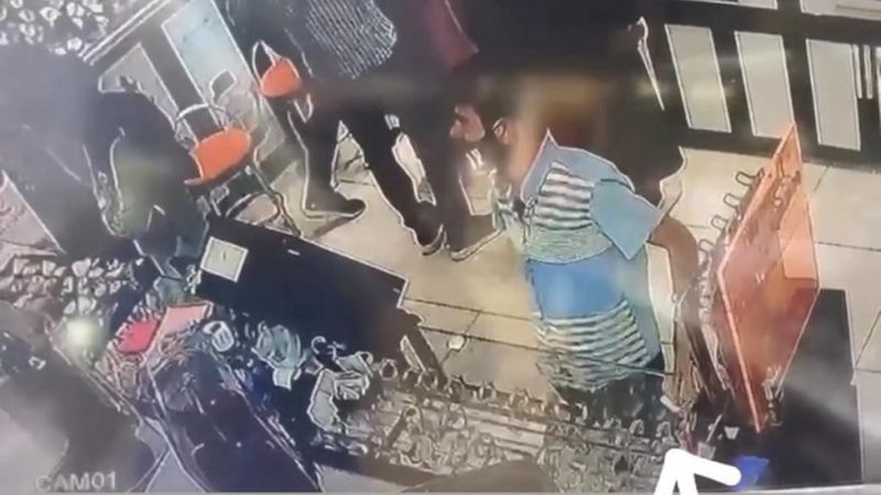 Batman’da müşteri kılığında girip, telefonu çaldı