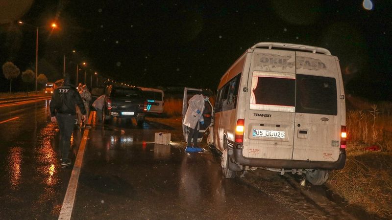 Van'da göçmenleri taşıyan minibüs kaza yaptı: 1 ölü 7 yaralı