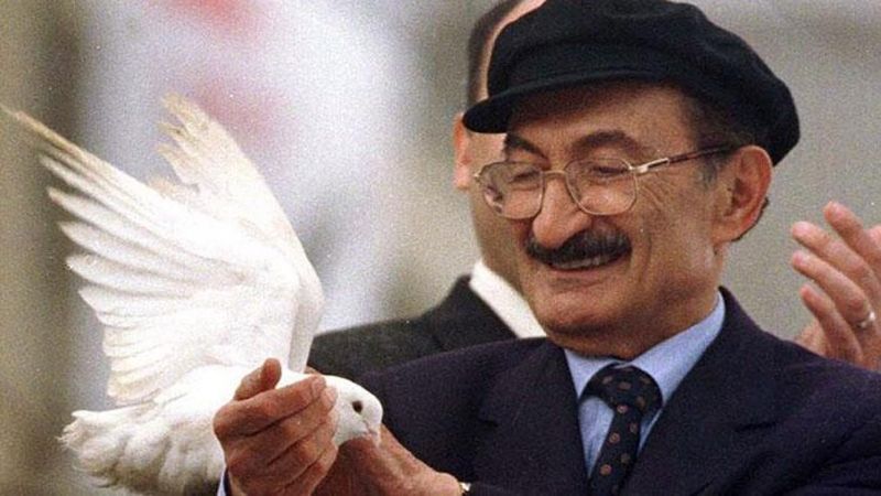 Bülent Ecevit 14'üncü ölüm yıl dönümü: Bülent Ecevit kimdir? Eski Başbakan Bülent Ecevit'in hayatı