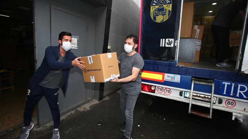 Fenerbahçe'den İzmir'deki depremzedelere yardım