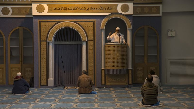 Atina Camii'nde ilk cuma namazı