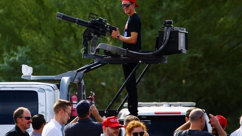 Trump destekçileri ağır silahlarla sokaklarda