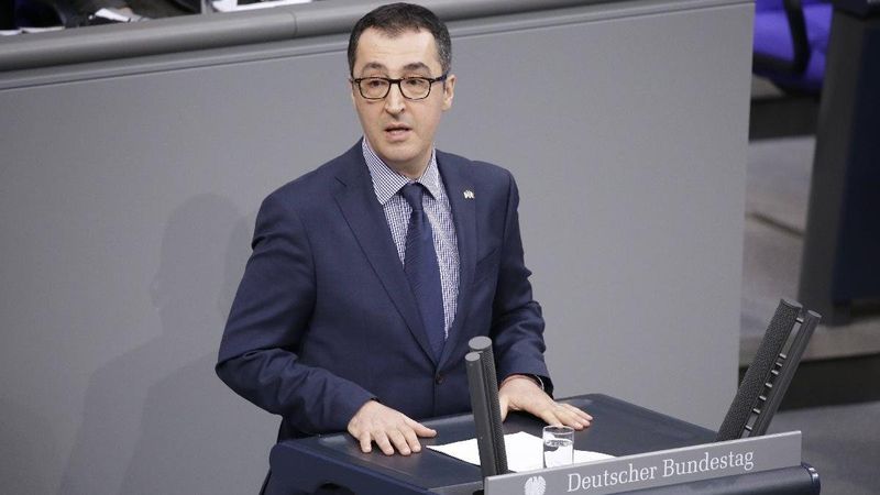 Cem Özdemir: Almanya'da ülkücüler yasaklansın