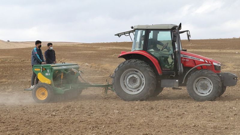 Yozgat'ta buğday tohumları toprakla buluştu