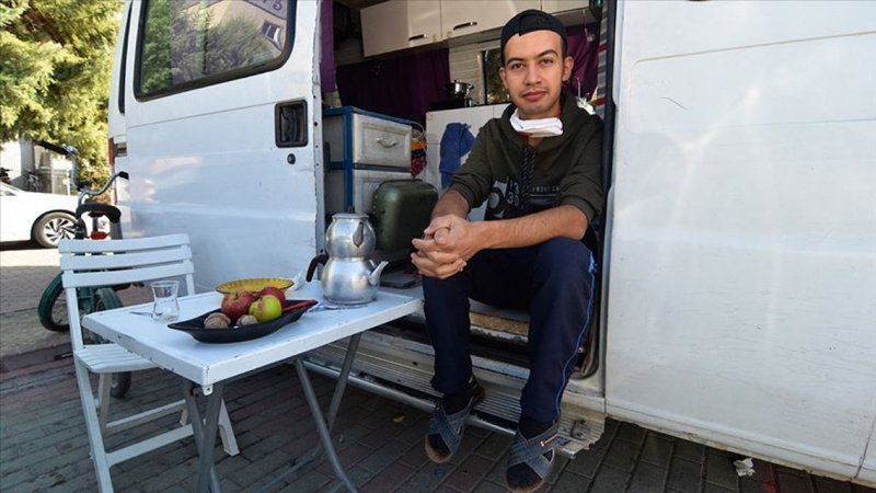 Konya'da sağlık çalışanı, yakınlarını korumak için karavanda kalıyor