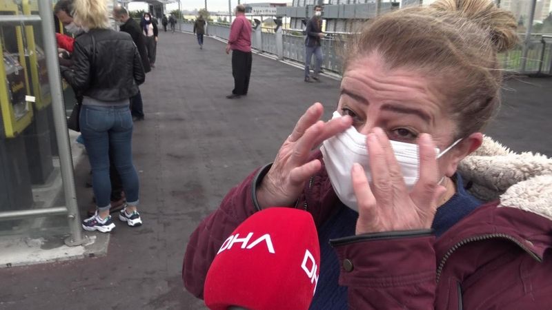 Avcılar’da saygı duruşu sonrasında ağlayan kadın