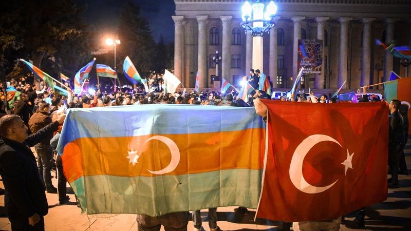Azerbaycan'da Karabağ zaferi sevinci