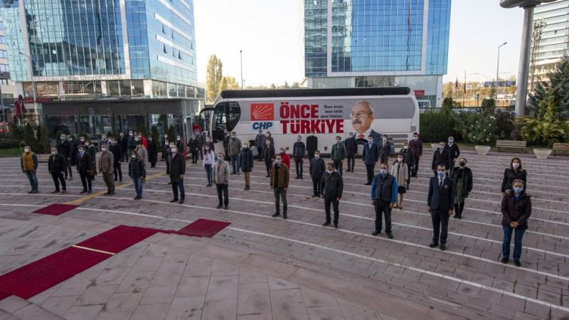 CHP Genel Merkezi'nde Atatürk için saygı duruşu