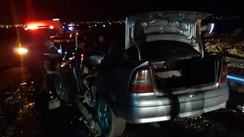 Şanlıurfa'da 2 araç kafa kafaya çarpıştı: 2 ölü