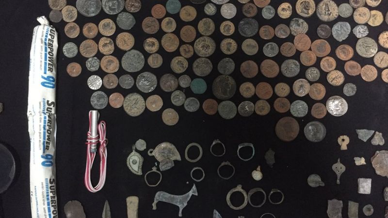 Adana'da tarihi eser kaçakçılarına operasyon: İlk tıp diploması bulundu