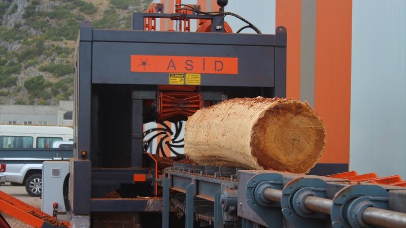 Burdurlu makine ustaları, 10 işçinin yapacağı işi tek makineye sığdırdı