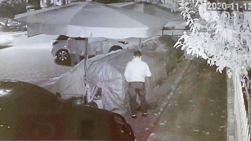 Aydın'da bir adam manav tezgahının arkasına tuvaletini yaptı