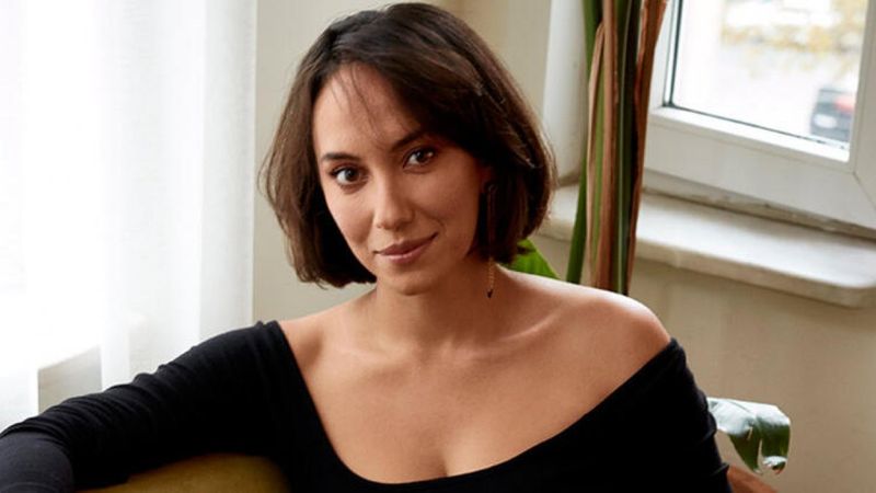 Duygu Sarışın, saçlarını kanser hastalarına bağışladı