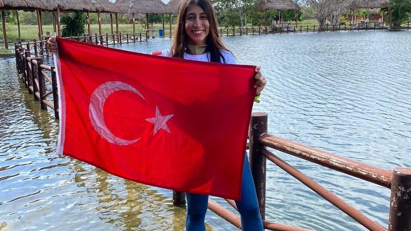 Fatma Uruk, serbest dalışta Meksika'da dünya rekoru kırdı