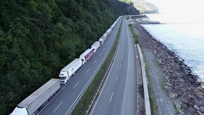 Sarp Sınır Kapısı’ndan ihracat arttı, tır kuyruğu oluştu