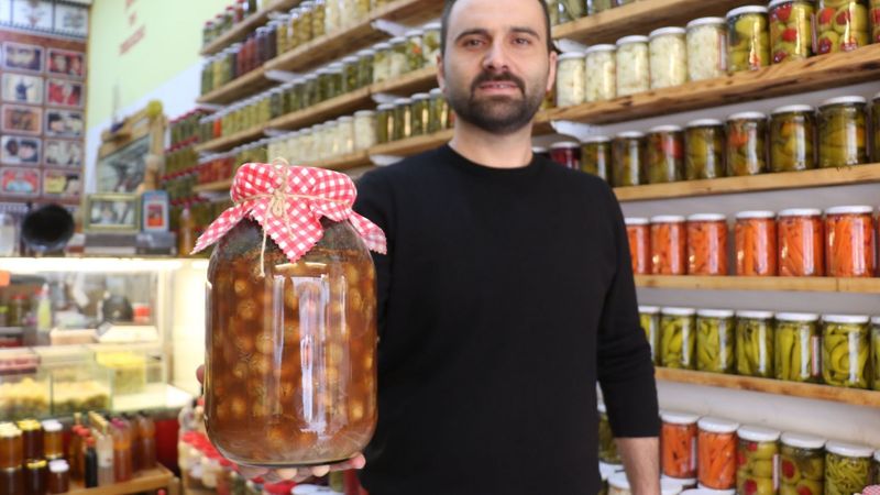 Fındık dahil 110 farklı çeşit turşu yapıyor