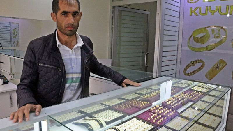 Antalya'da bir yıl içinde iki kez soyulan kuyumcu: Üçüncüsü olursa kafayı yiyeceğim