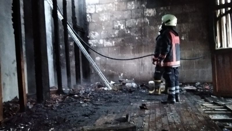 Siirt'te 130 senelik camiyi yaktılar