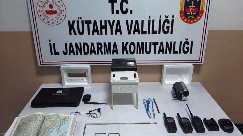 Kütahya'da aralarında öğretim görevlisinin de olduğu 10 defineci suçüstü yakalandı